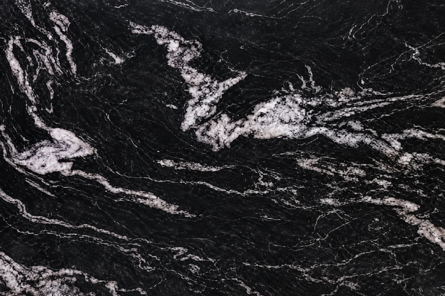 Titanium — pedra apresentada pela Grannick Pedras